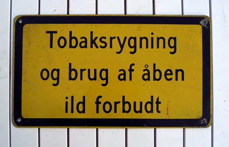 Tobaksrygning og brug af åben ild forbudt