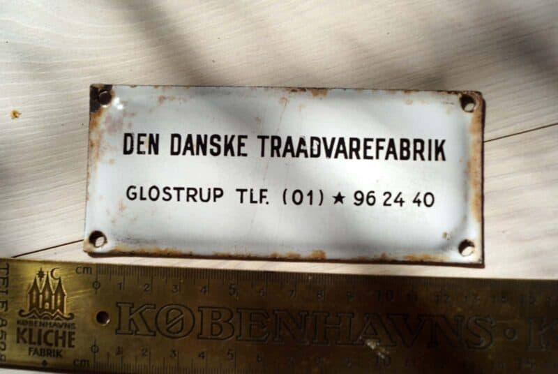 Emaljeskilt, den danske trådvarefabrik