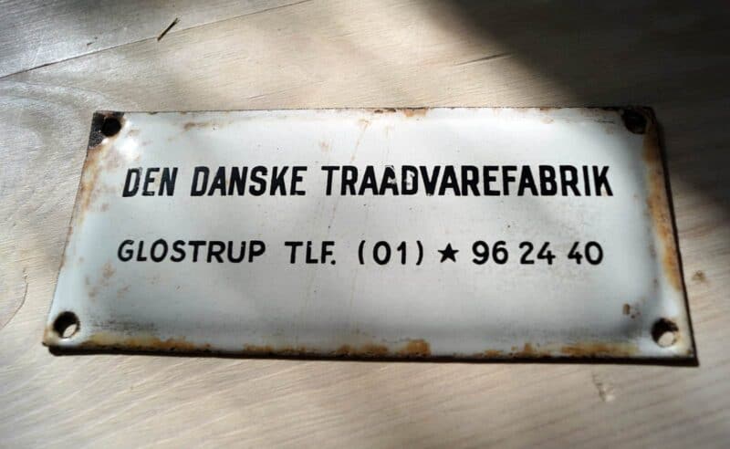 Emaljeskilt, den danske trådvarefabrik
