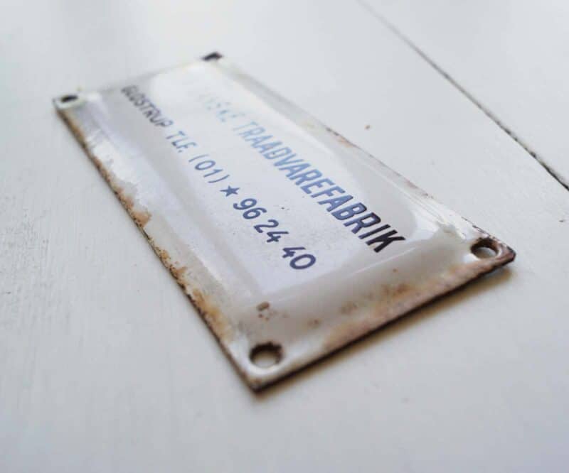 Emaljeskilt, den danske trådvarefabrik