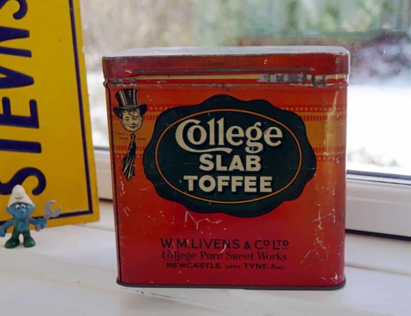 College Slab Toffee. Gammel engelsk Karameldåse