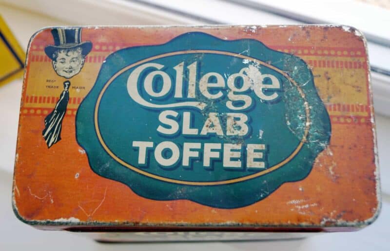 College Slab Toffee. Gammel engelsk Karameldåse