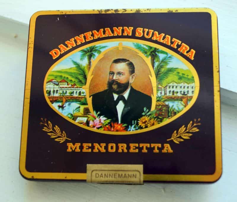 Dannemann Sumatra tobaksdåse. Menoretta