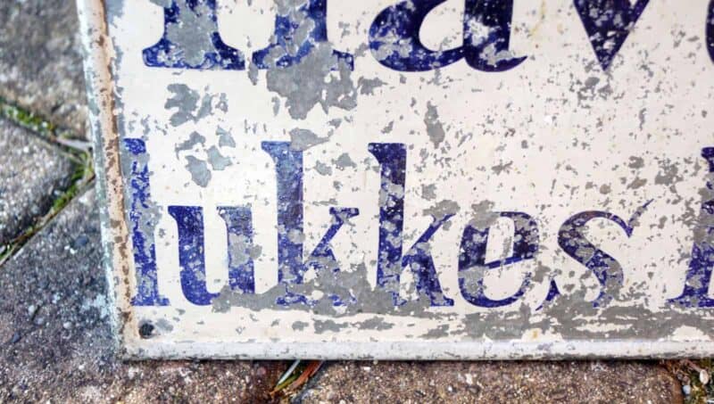 Haven lukkes KL. 18 blikskilt