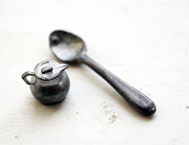 Miniature tin kande og ske mrk. Bento