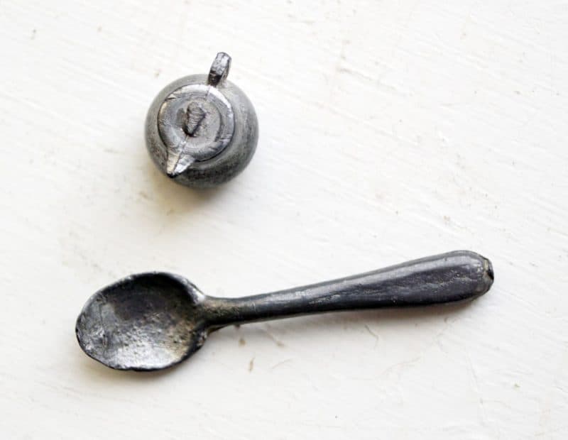 Miniature tin kande og ske mrk. Bento