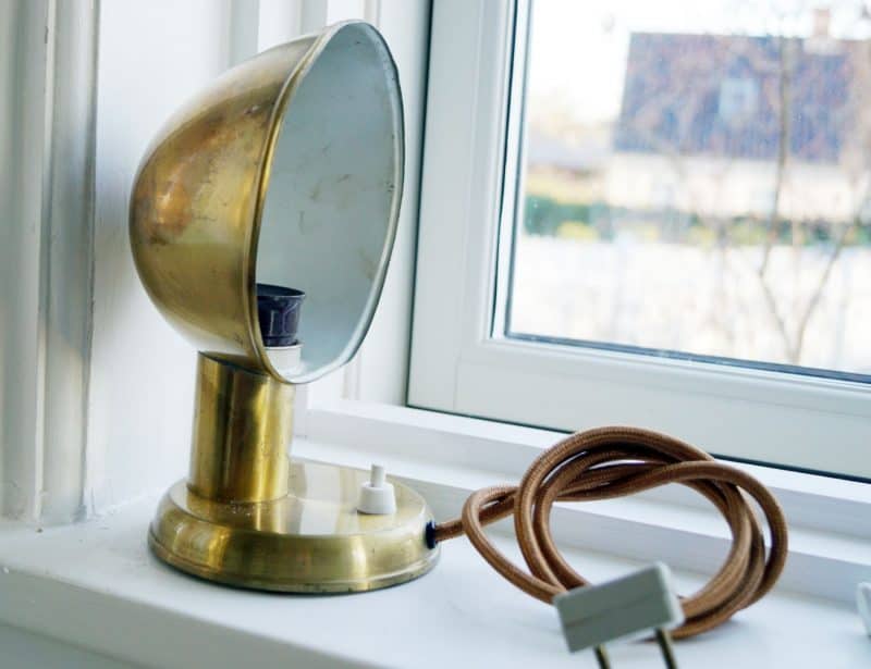 Messinglampe til vægmontering