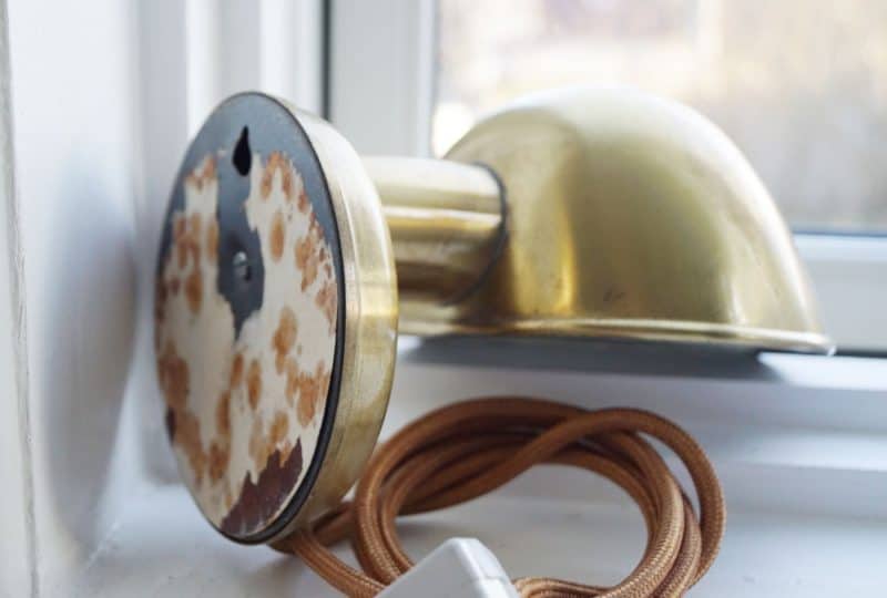 Messinglampe til vægmontering