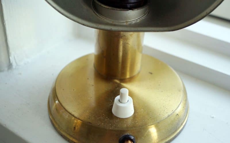 Messinglampe til vægmontering