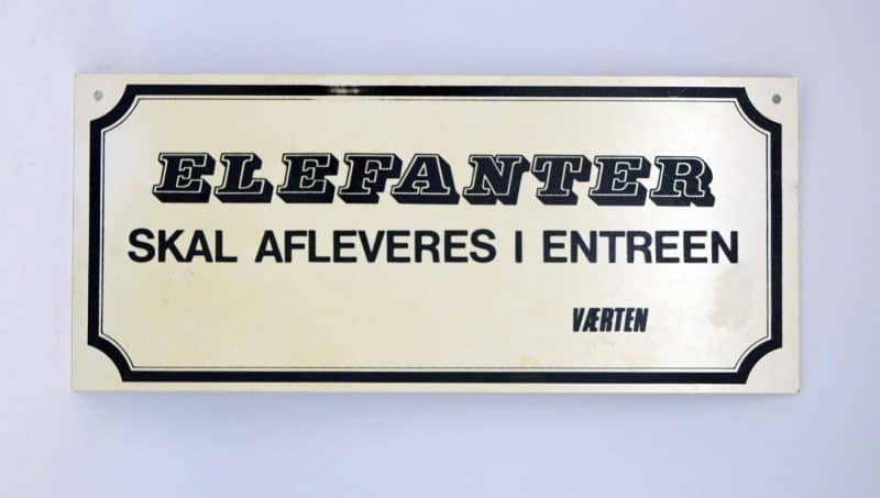 Elefanter skal afleveres i Entreen. Værten