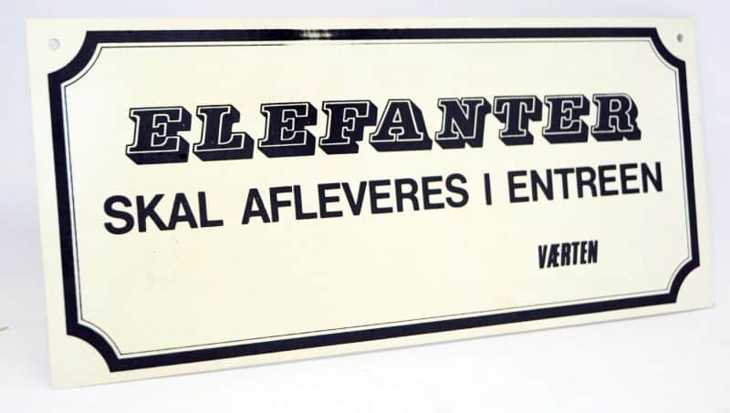 Elefanter skal afleveres i Entreen. Værten