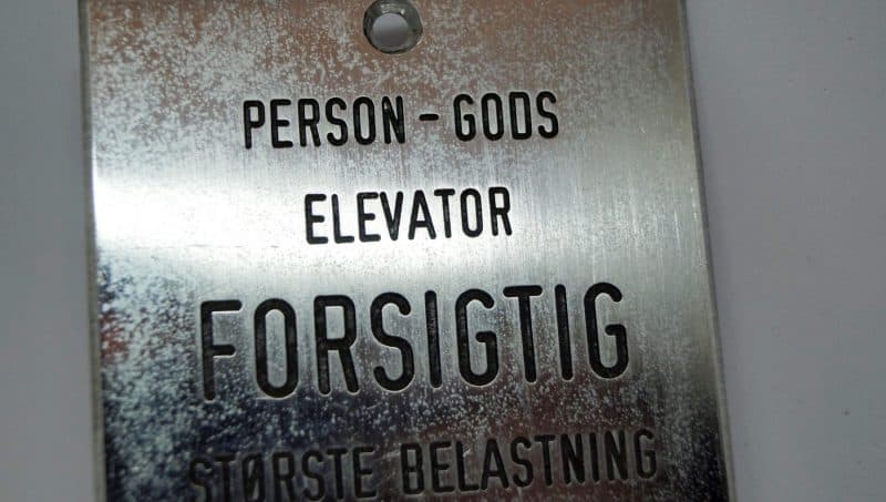 Elevatorskilt. Person-Gods Elevator Forsigtig 700 Kg Eller 8 Personer