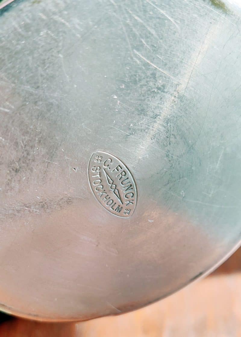 Boston Patent Necessär. Forsølvet messingbeholder med 4 bakker/skåle med jetoner