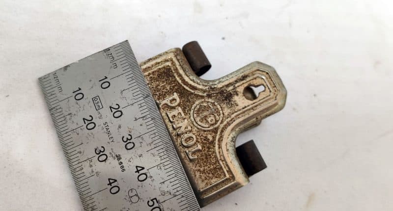 Penol klemme i metal