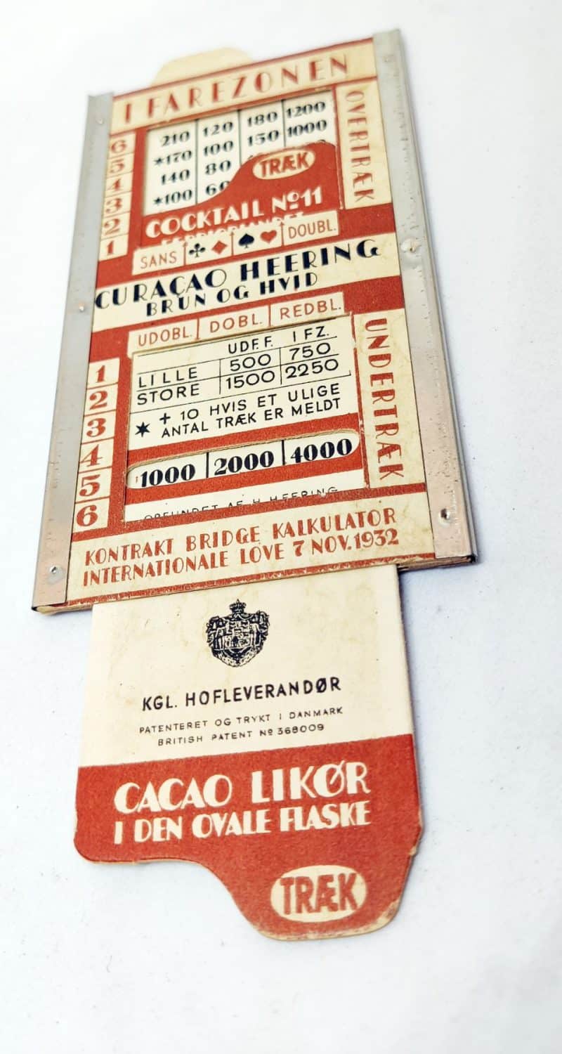 Peter F. Heering, Cacao Likør, Cherry Brandy Heering. Reklame i form af Bridge Kalkulator i pap og blik (8)