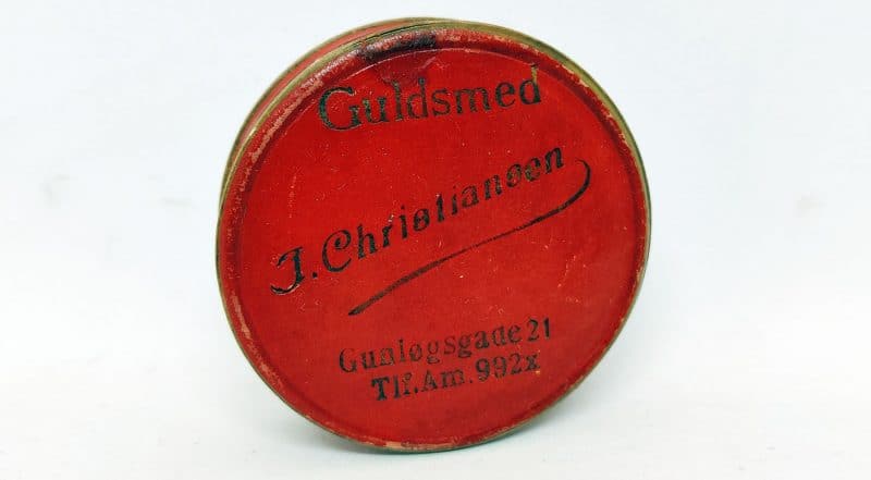 Smykkeæske fra Guldsmed J. Christiansen. Gunløgsgade 21 Tlf. Am. 992x