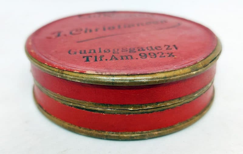 Smykkeæske fra Guldsmed J. Christiansen. Gunløgsgade 21 Tlf. Am. 992x