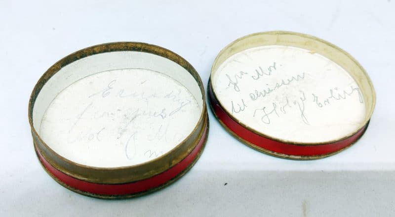 Smykkeæske fra Guldsmed J. Christiansen. Gunløgsgade 21 Tlf. Am. 992x