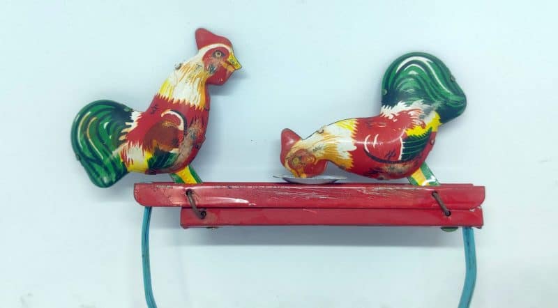 Mekanisk bliklegetøj. Hakkende høns. Pecking Rooster 1029