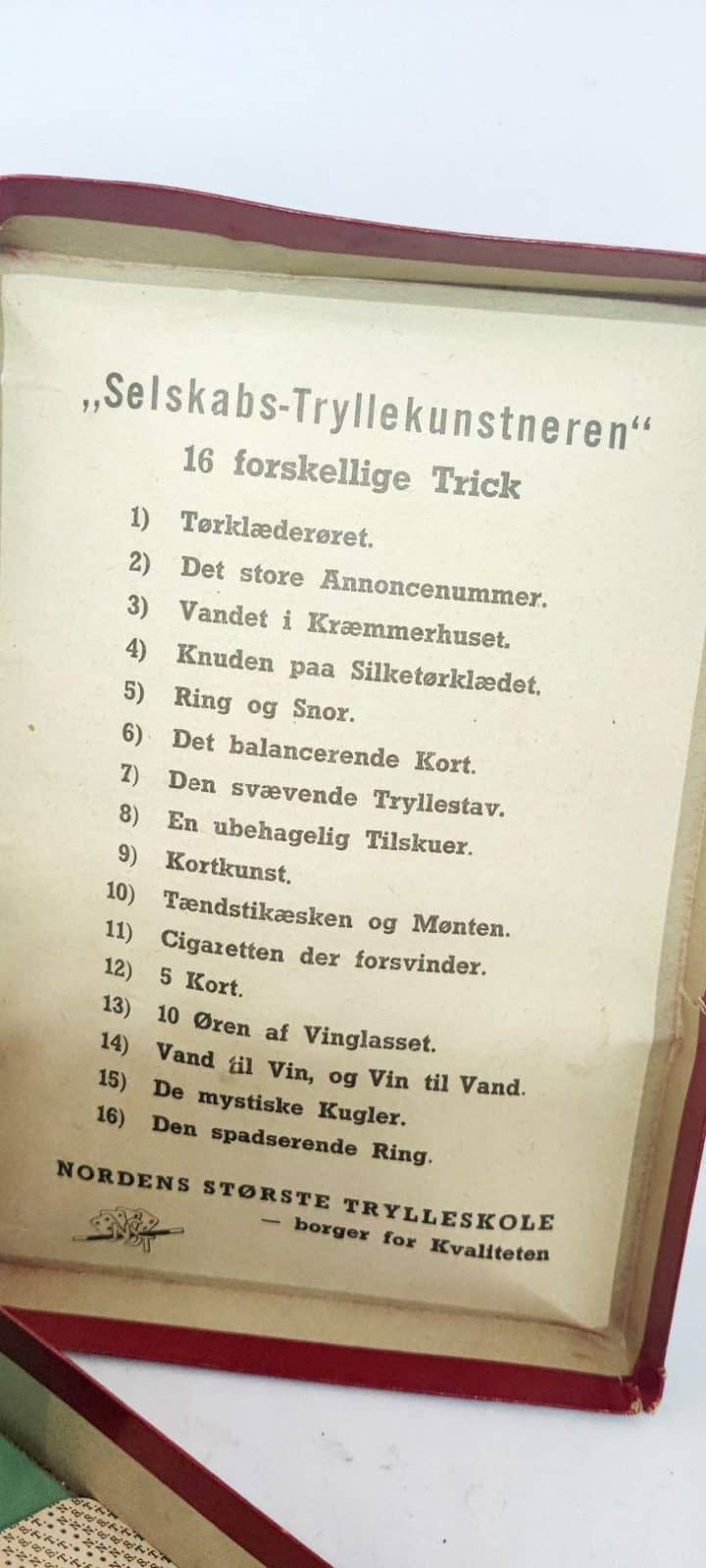 Mine Damer og Herrer. Tryllesæt til Selskabs-Tryllekunstneren. Nordens største Trylleskole