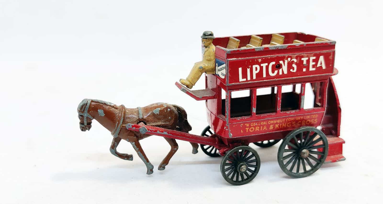 kryds Ordliste Tilgængelig Engelsk dobbeltdækkerbus. Tin legetøj med reklame for Lipton Tea. Santitas  fluid disinfectant. Colmans mustart – Finurlium