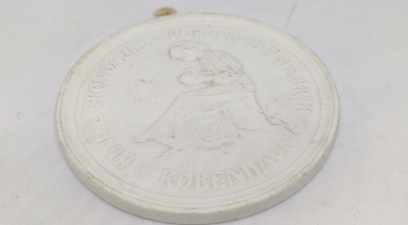 Bing & Grøndahls Porcelænsfabrik København. Reklameskive i porcelæn