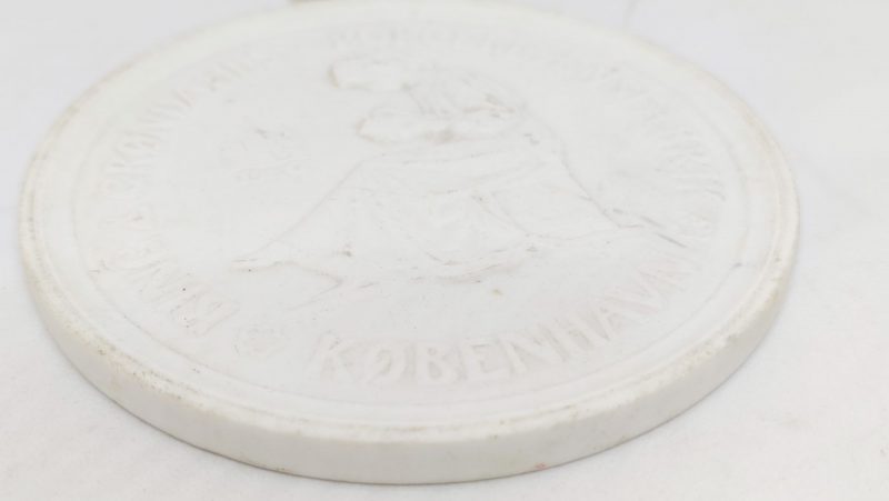 Bing & Grøndahls Porcelænsfabrik København. Reklameskive i porcelæn