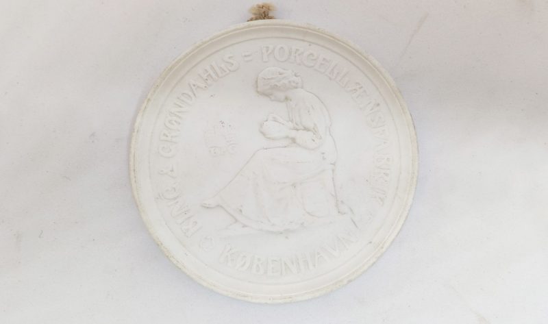 Bing & Grøndahls Porcelænsfabrik København. Reklameskive i porcelæn