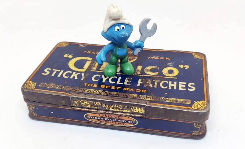 Chemixo Sticky Cycle Patches. Stor engelsk lappegrejsdåse i blik