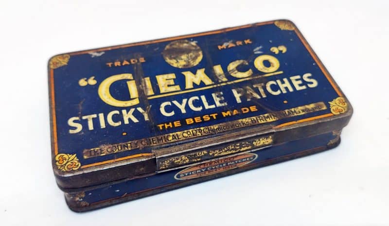 Chemixo Sticky Cycle Patches. Stor engelsk lappegrejsdåse i blik