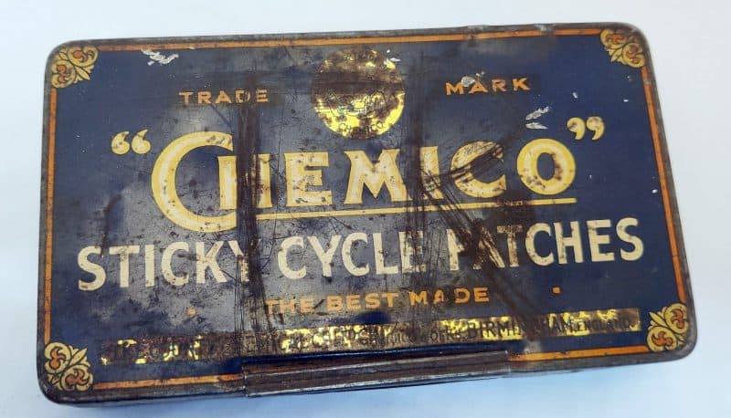 Chemixo Sticky Cycle Patches. Stor engelsk lappegrejsdåse i blik