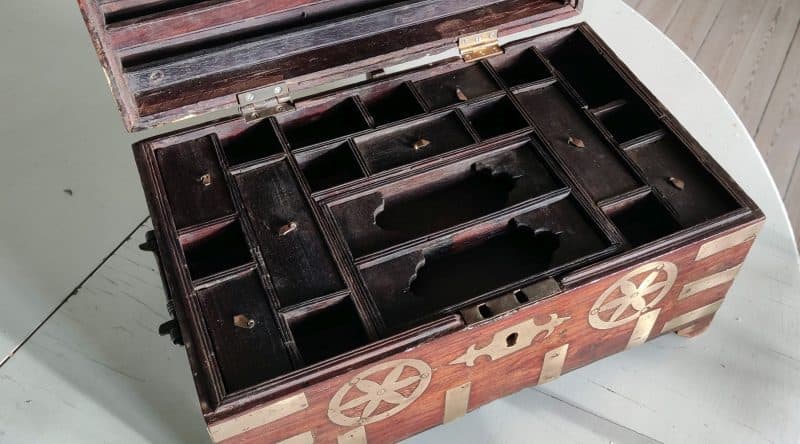 Gammel Military rejsekasse / værktøjskasse / transportskrin (cirka 1820-1850)