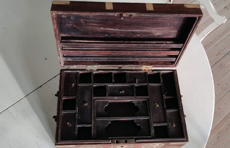 Gammel Military rejsekasse / værktøjskasse / transportskrin (cirka 1820-1850)