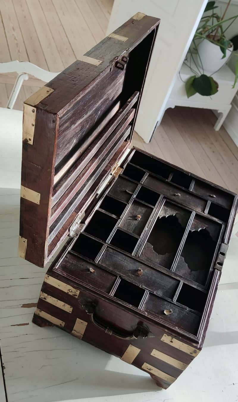 Gammel Military rejsekasse / værktøjskasse / transportskrin (cirka 1820-1850)