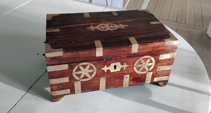 Gammel Military rejsekasse / værktøjskasse / transportskrin (cirka 1820-1850)