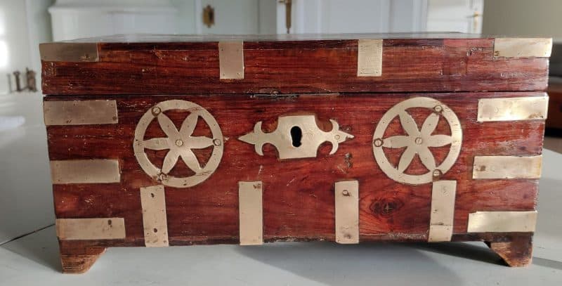 Gammel Military rejsekasse / værktøjskasse / transportskrin (cirka 1820-1850)