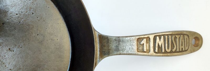 Mustad 1. 1800-tals støbejerns stegepande