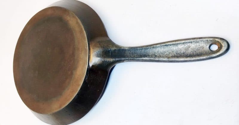 Mustad 1. 1800-tals støbejerns stegepande