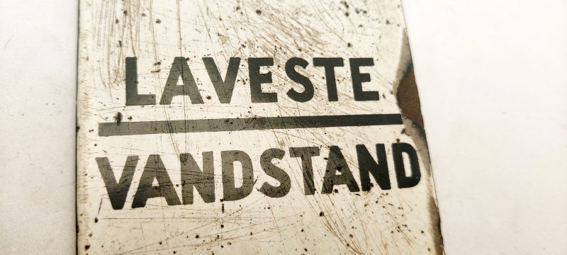 Emaljeskilt. Laveste Vandstand
