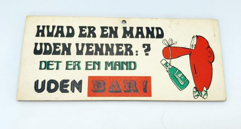 Ældre humørskilt. Hvad er en mand uden venner. Det er en mand UDEN BAR!