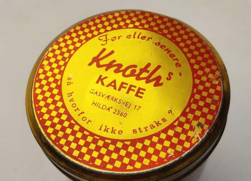 Kaffedåse fra Knoths Kaffe. Før ellere senere - Så hvorfor ikke straks Gasværksvej 17 Hilda 2560