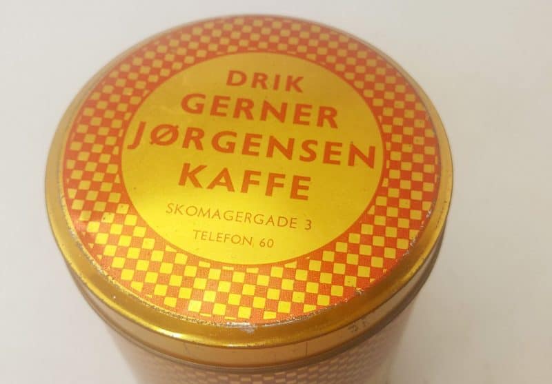 Kaffedåse. Drik Gerner Jørgensen Kaffe. Skomagergade 3 (Roskilde)