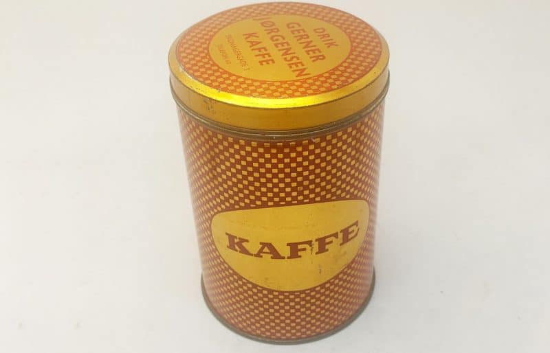 Kaffedåse. Drik Gerner Jørgensen Kaffe. Skomagergade 3 (Roskilde)