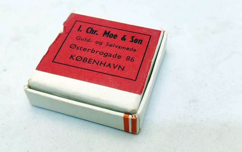 Chr. Moe & Søn. Østerbrogade 86 København. Konge-emblemet. Georg jensen Sølv