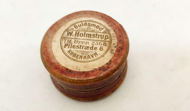Guldsmed W. Holmstrup. Pilestræde 6 København
