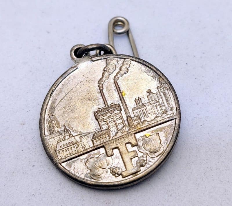 Til minde og besøget paa Tuborg. Tuborgs Fabrikker. Medaljon