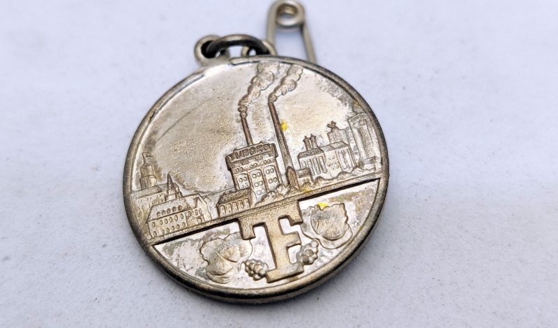 Til minde og besøget paa Tuborg. Tuborgs Fabrikker. Medaljon
