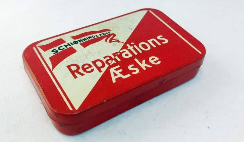 Schiønning & Arve Reparations Æske. Blikdåse med originalt indhold