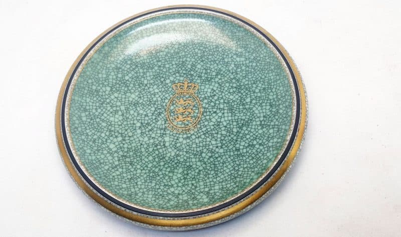 Fad i turkisgrøn fra Dansk Politi. Royal Copenhagen