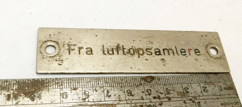 Fra luftopsamlere. Metalskilt